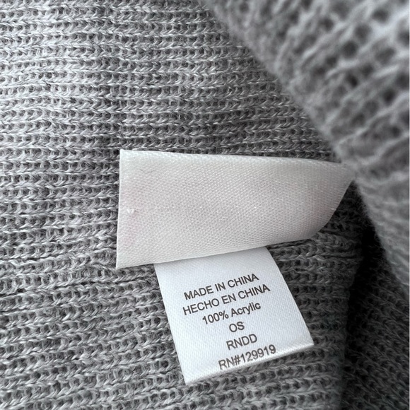 LEVI’S, BEANIE SET,2 WARM BEANIES,NAVY BLUE W/PATTERN & GREY,100%ACRYLIC, UNUSEX - Picture 15 of 16